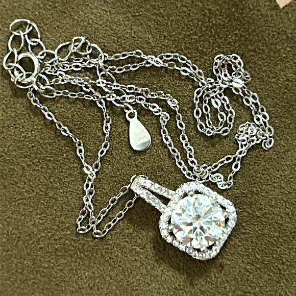 🤩💎Moissanite 2 Carat Round Halo Square Silver Pendant Necklace - Picture 12 of 13
